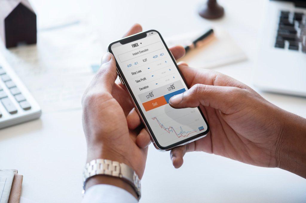 The Risks & Benefits of Trading Forex With Bitcoin