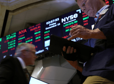 Wall Street Ends Higher, Extending Rate-Cut Rally