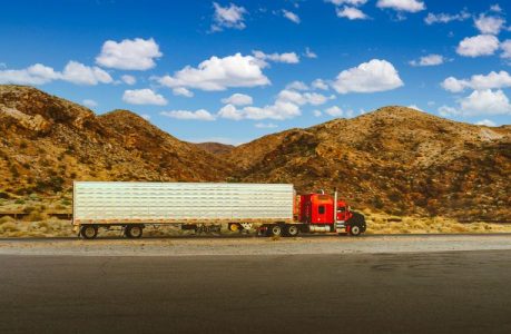 A Guide To Understanding Long-Haul Trucking Insurance Companies