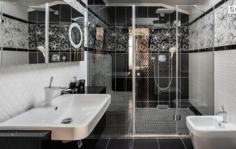 black and white bathroom