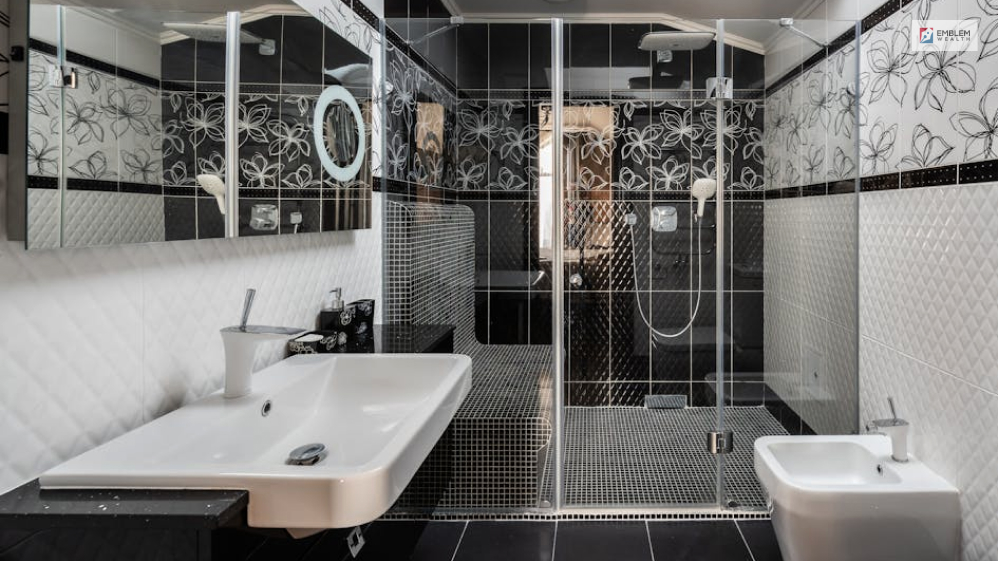 black and white bathroom